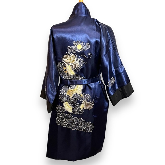 Stunning Vintage Reversible Satin Robe - Picture 3 of 6